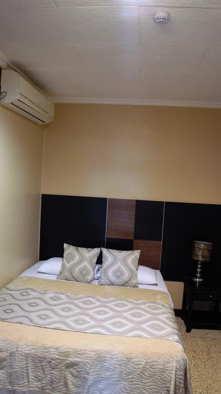 Urdesa Suites Hotel Guayaquil Exterior photo