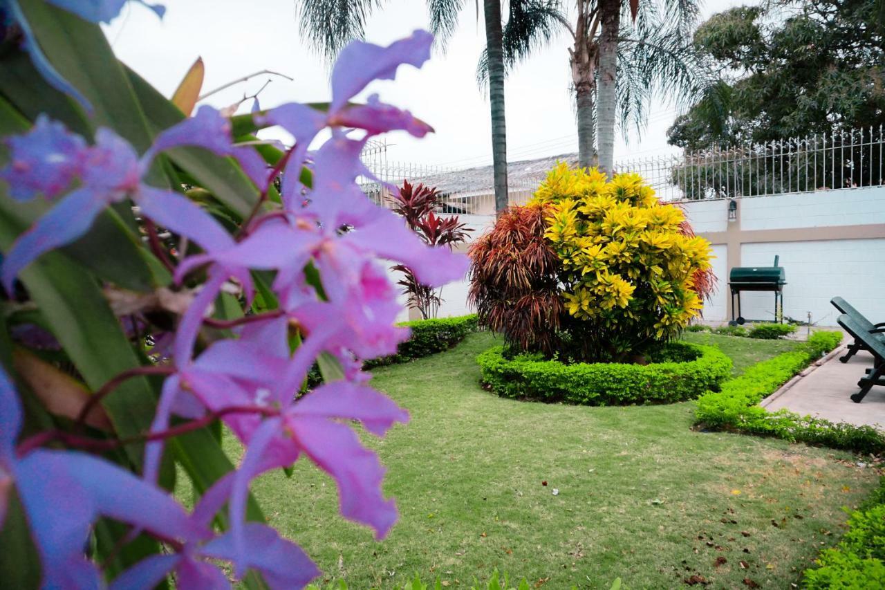 Urdesa Suites Hotel Guayaquil Exterior photo